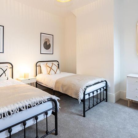 Stunning Scandi 3 Bed House In Manchester-Parking Villa Exterior photo