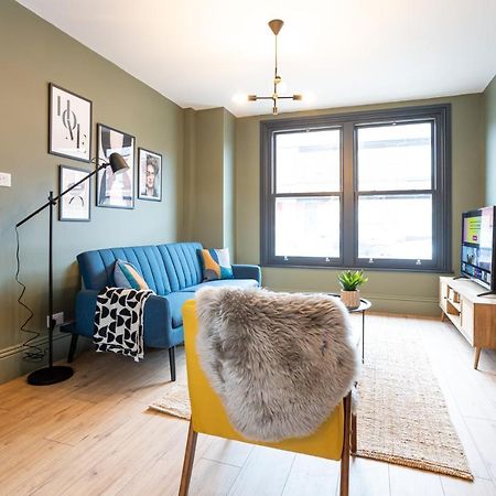 Stunning Scandi 3 Bed House In Manchester-Parking Villa Exterior photo