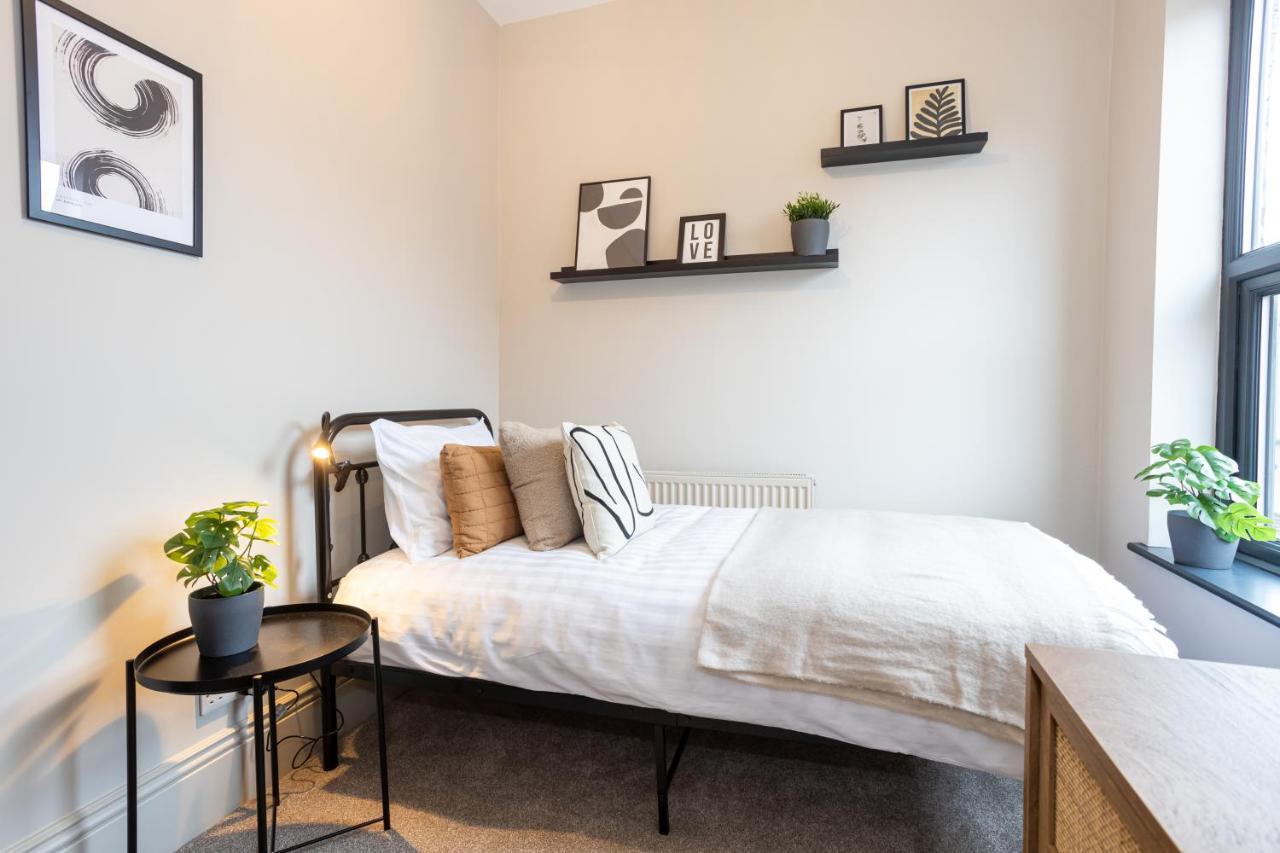 Stunning Scandi 3 Bed House In Manchester-Parking Villa Exterior photo