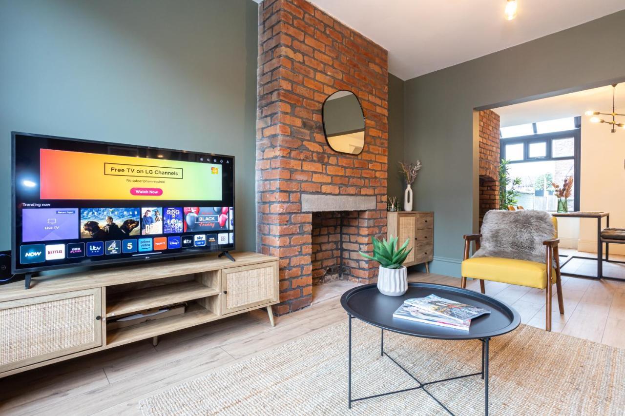 Stunning Scandi 3 Bed House In Manchester-Parking Villa Exterior photo