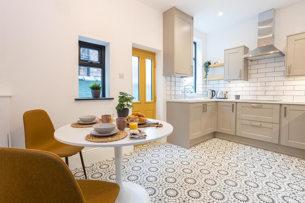 Stunning Scandi 3 Bed House In Manchester-Parking Villa Exterior photo