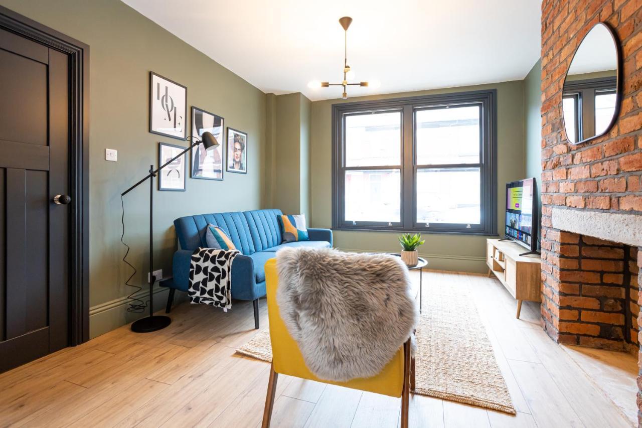 Stunning Scandi 3 Bed House In Manchester-Parking Villa Exterior photo