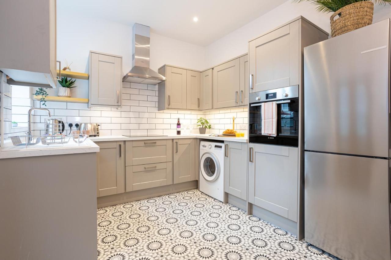 Stunning Scandi 3 Bed House In Manchester-Parking Villa Exterior photo