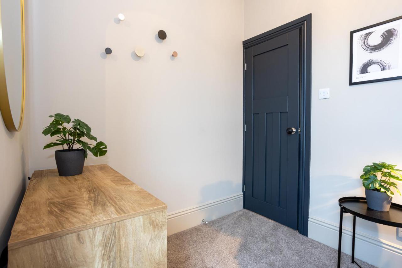 Stunning Scandi 3 Bed House In Manchester-Parking Villa Exterior photo